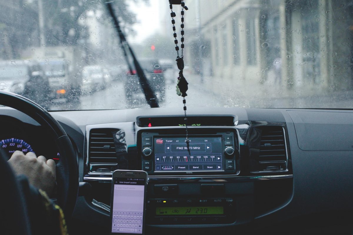 5 tips to remember for driving safely in the rain