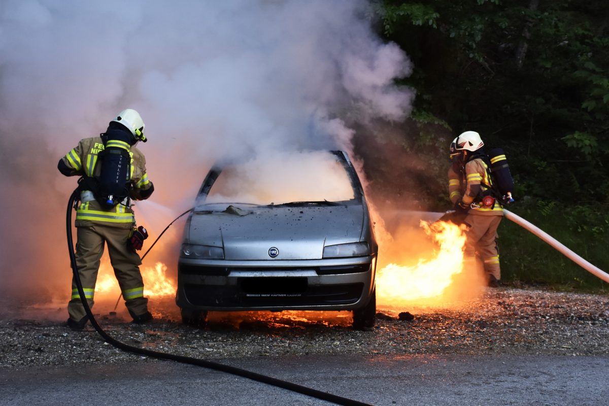 Car fire: what to do if it happens to you